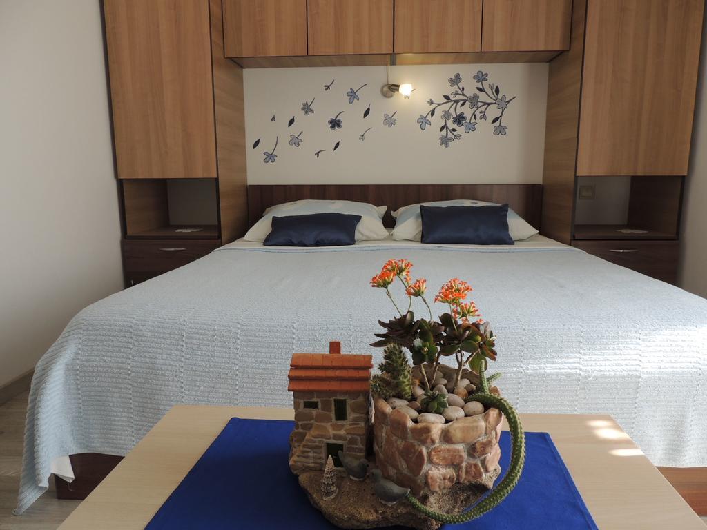 Apartments Barcarola Паг Экстерьер фото